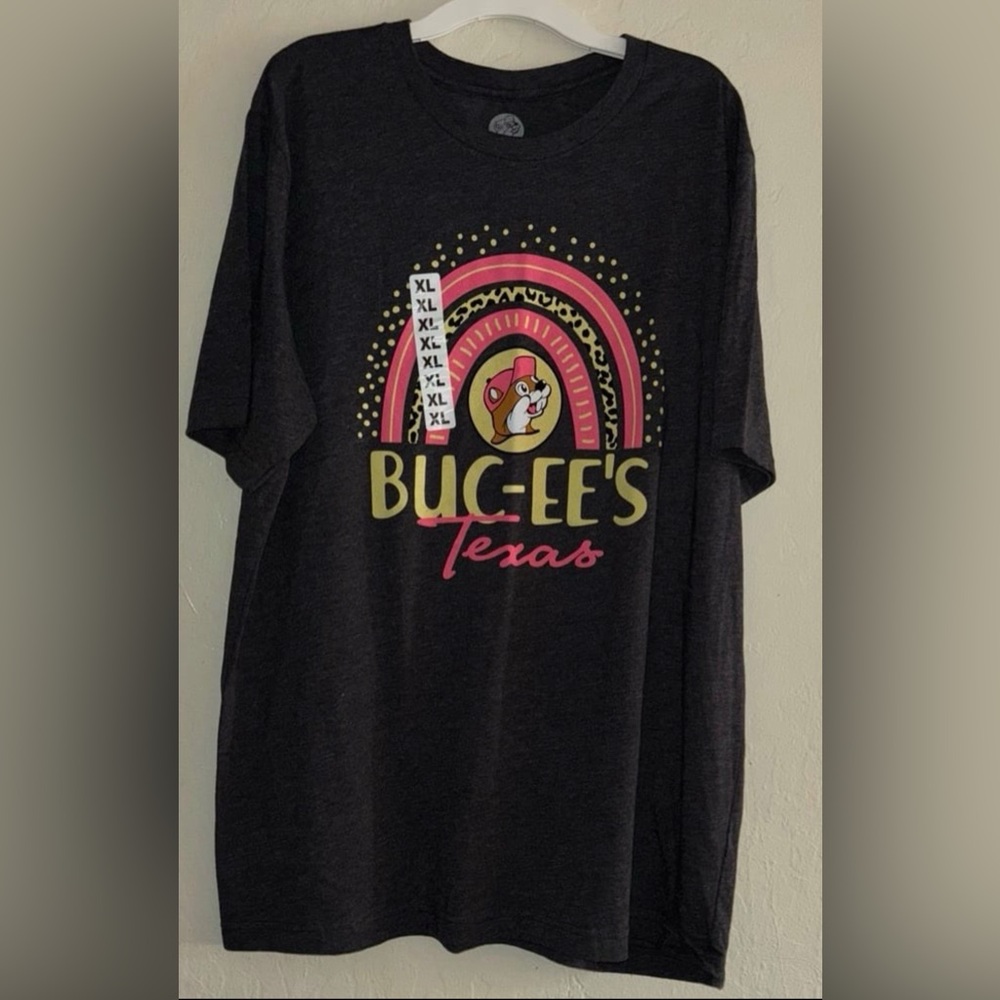 NWT Buc-ee's Gray Leopard Pink Rainbow Graphic Tee